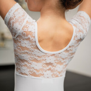 Бяло дантелено трико за танци